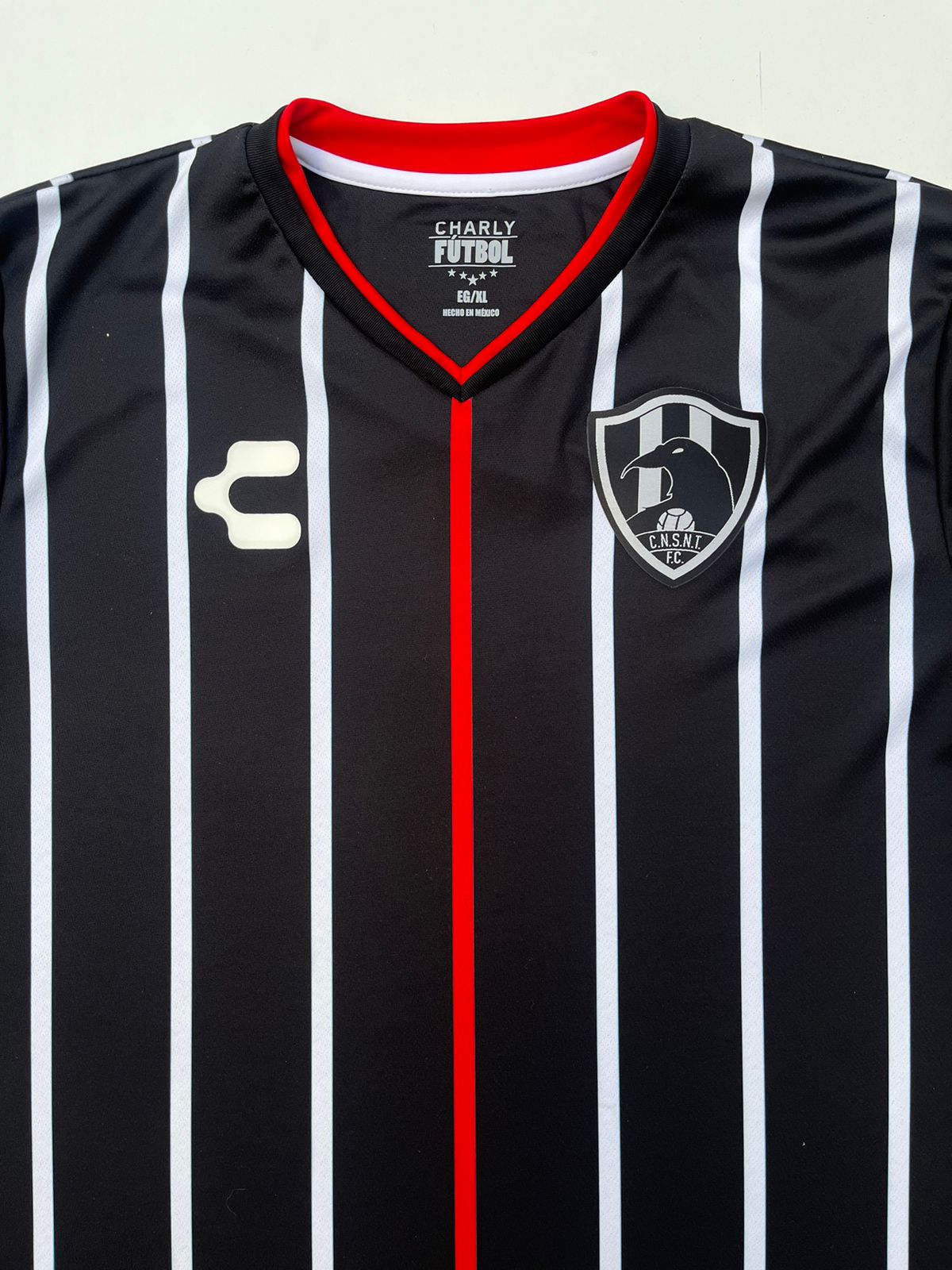 Jersey Club de Cuervos (XL)