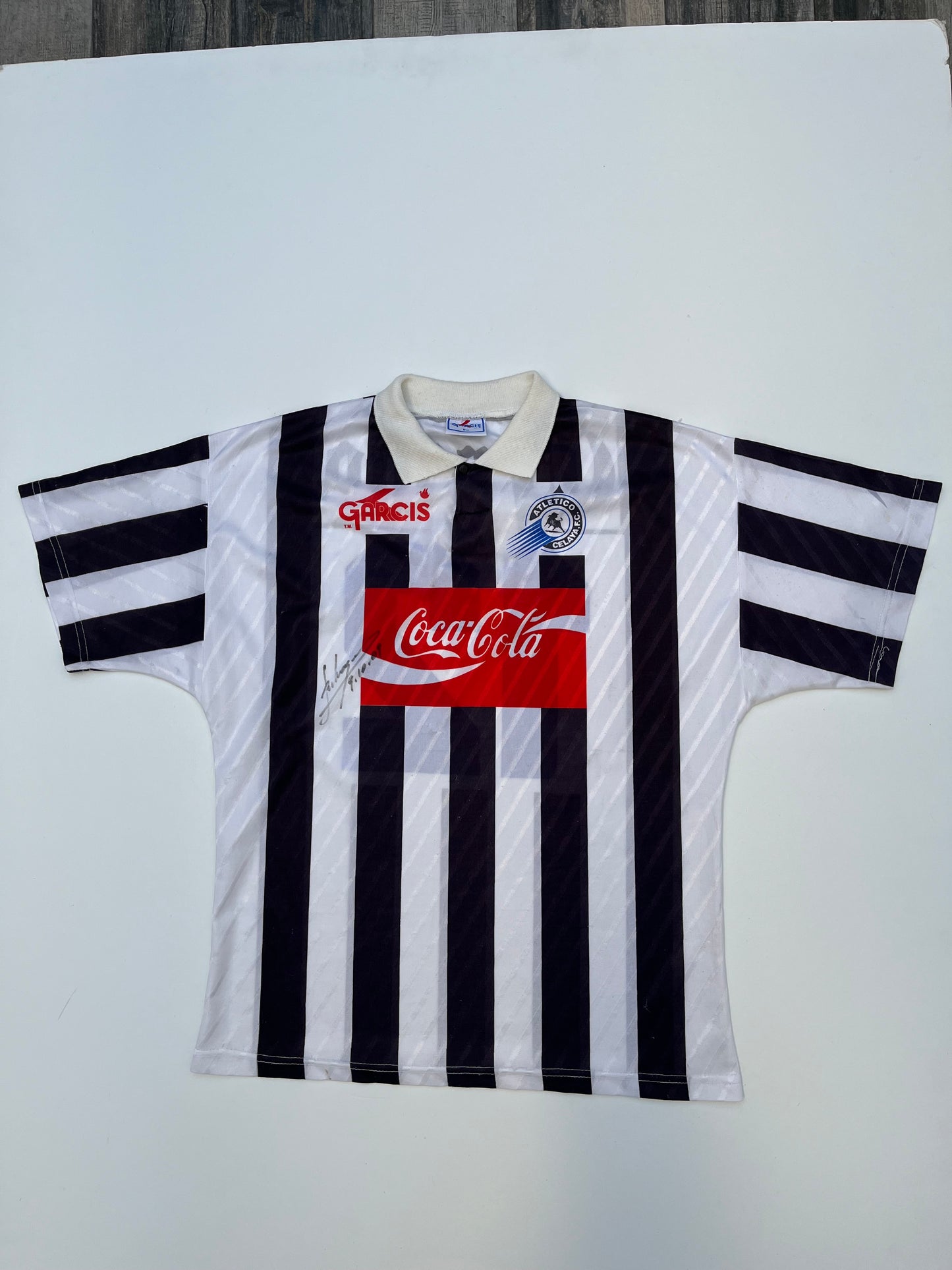 Jersey Celaya Visita 1995 1996 Versión Utiería Autografiado (XL)