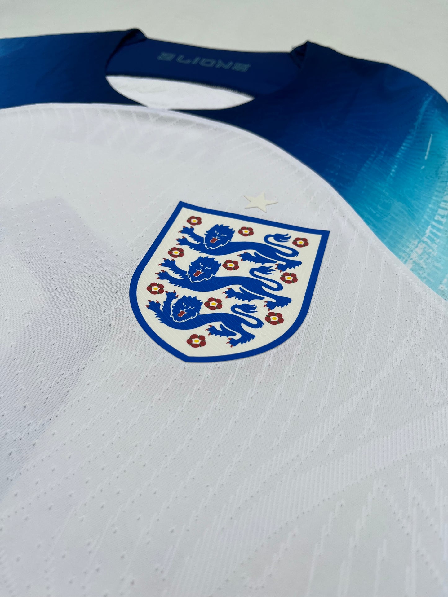 Jersey Inglaterra Local 2022 2023 Versión Utilería Harry Kane (S)