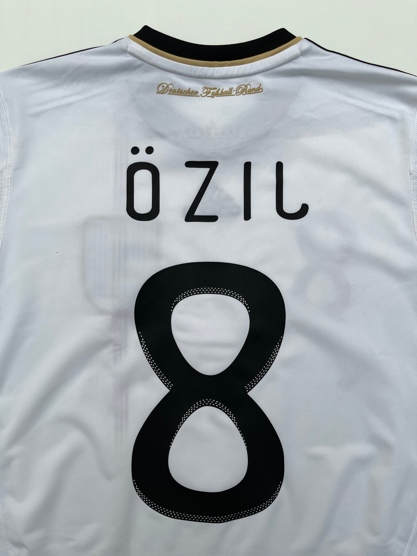 Jersey Alemania Local 2010 2011 Mesut Özil (L niño)