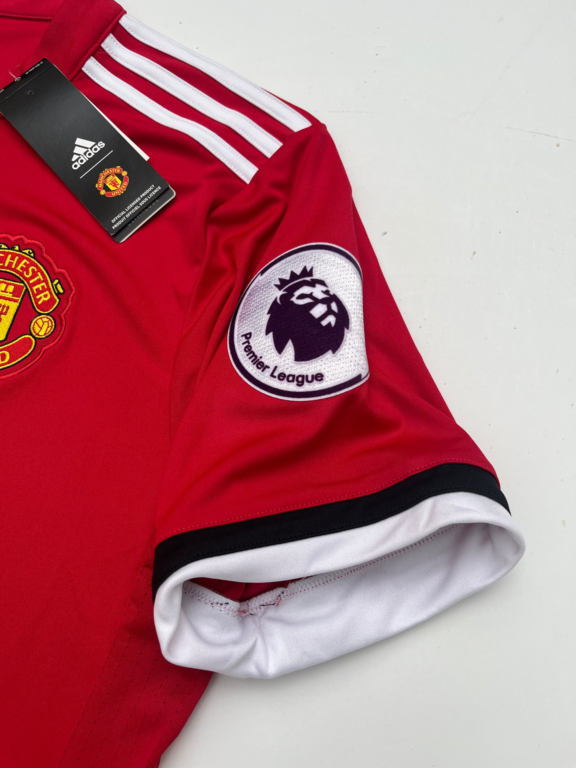 BABEFOOTBALLSHOP on X: Manchester United Home 17/18 Player : Zlatan  Ibrahimovic (NNS Remake) Patch : Ori Condition : Excellent Size : M Size  chart : 73x54 Minus : 1 kancing hilang Price :